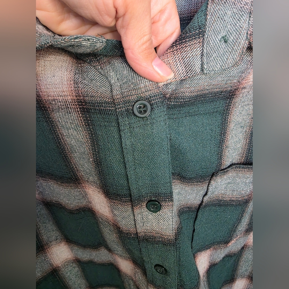 *3 FOR $12* Women's Green Plaid Button-Down Shacket - Picture 5 of 12